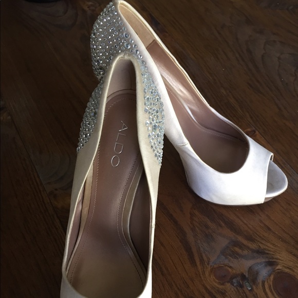 Stunning Champagne Heels - Picture 3 of 6